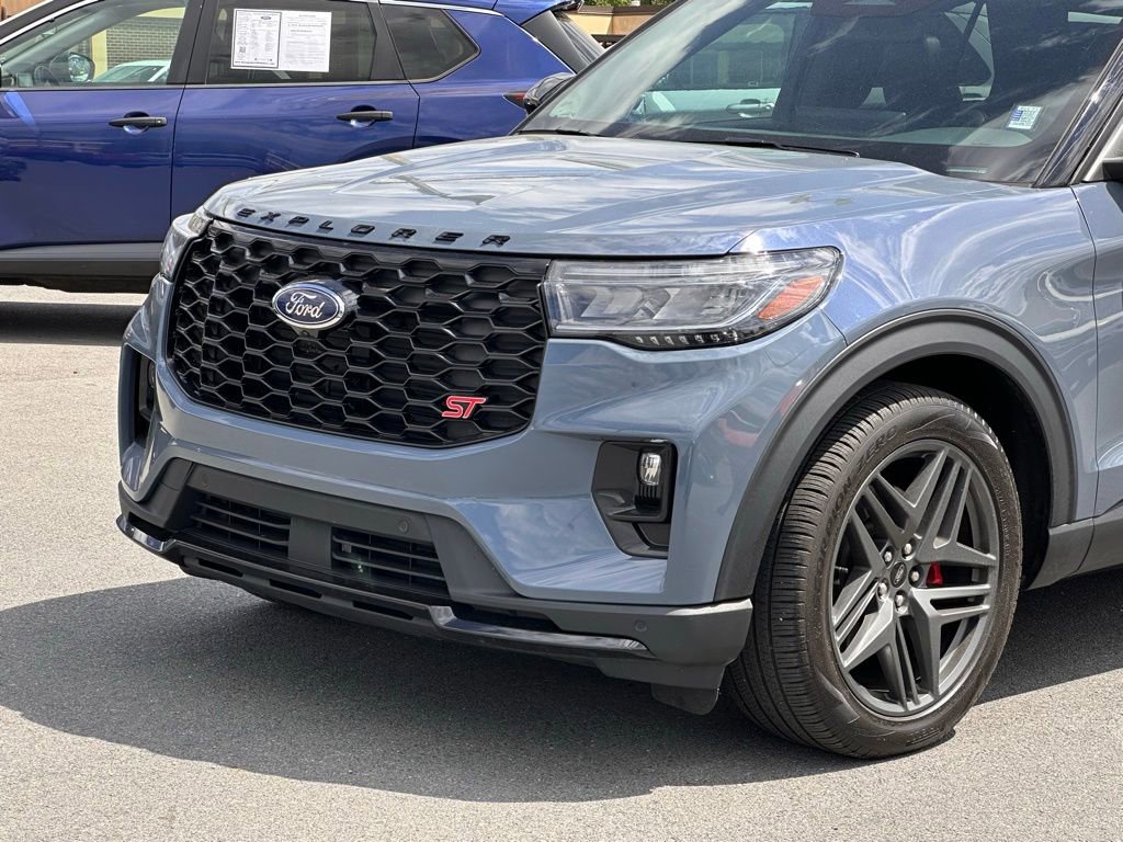 Used 2025 Ford Explorer ST AWD/4WD image 39