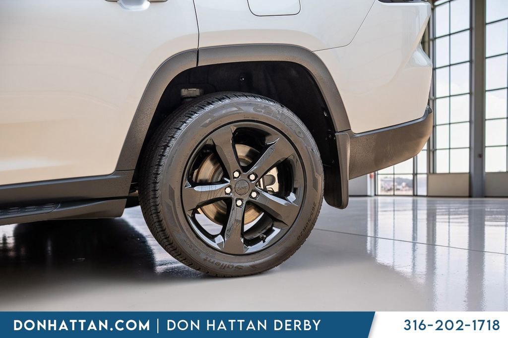 Used 2022 Jeep Grand Cherokee L Limited w/ Black Appearance Package AWD/4WD image 46