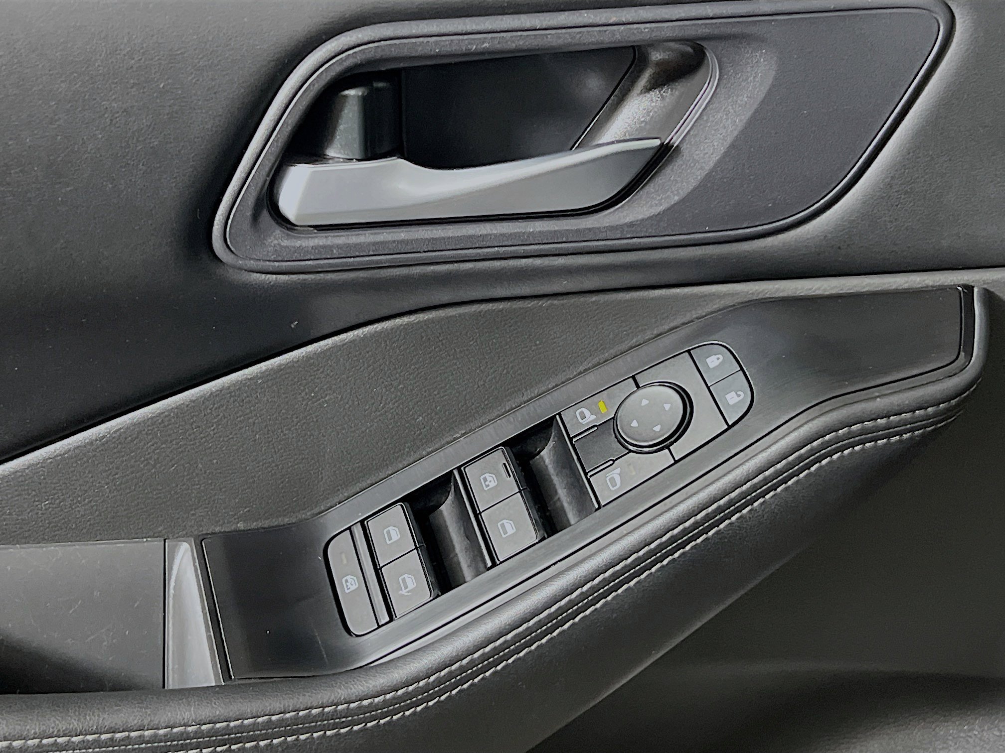 Used 2024 Nissan Rogue SV image 17