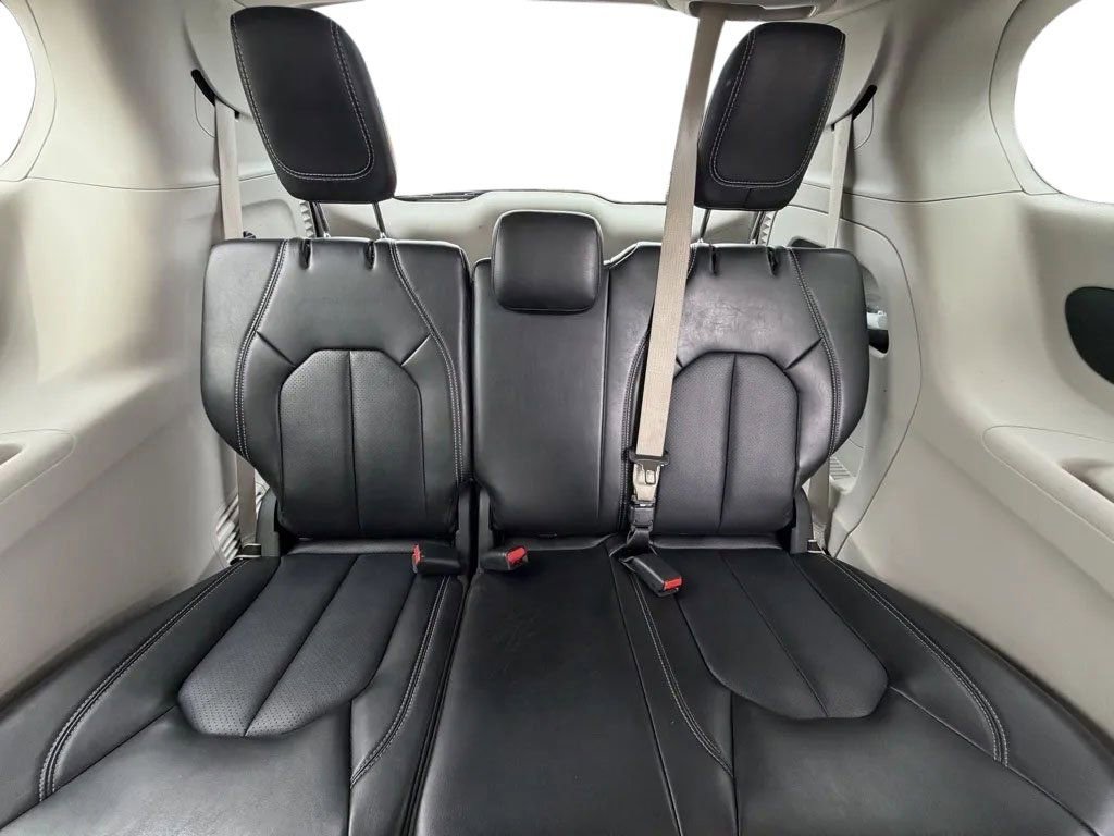 Used 2024 Chrysler Pacifica Touring-L FWD image 35