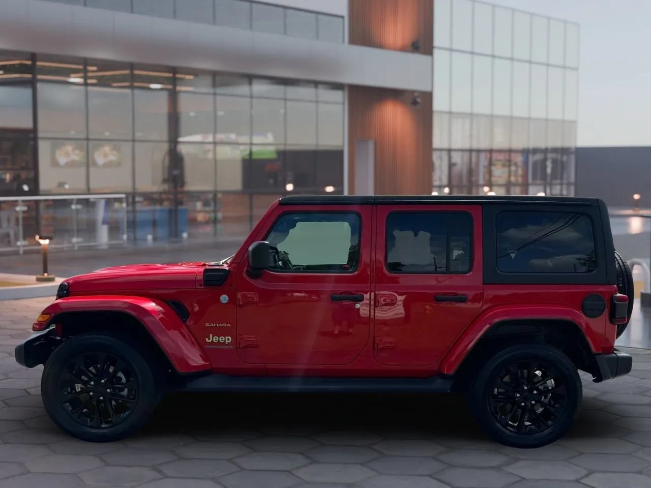 Used 2023 Jeep Wrangler Unlimited Sahara w/ Cold Weather Group AWD/4WD image 8