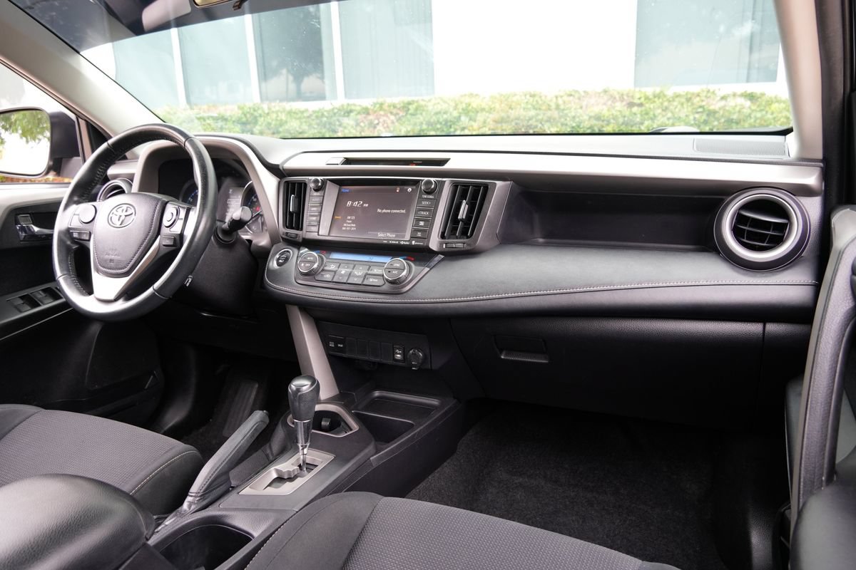 Used 2016 Toyota RAV4 XLE w/ Convenience Package FWD image 7
