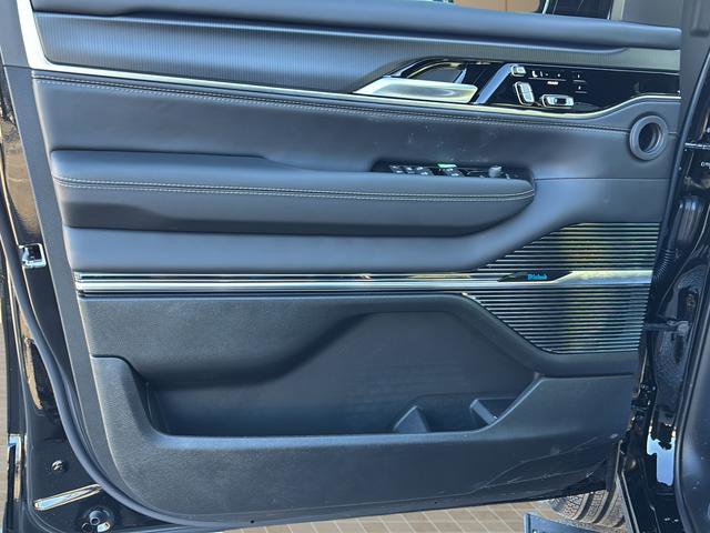 New 2026 Jeep Grand Wagoneer Summit w/ Rear Seat Video Group I image 16