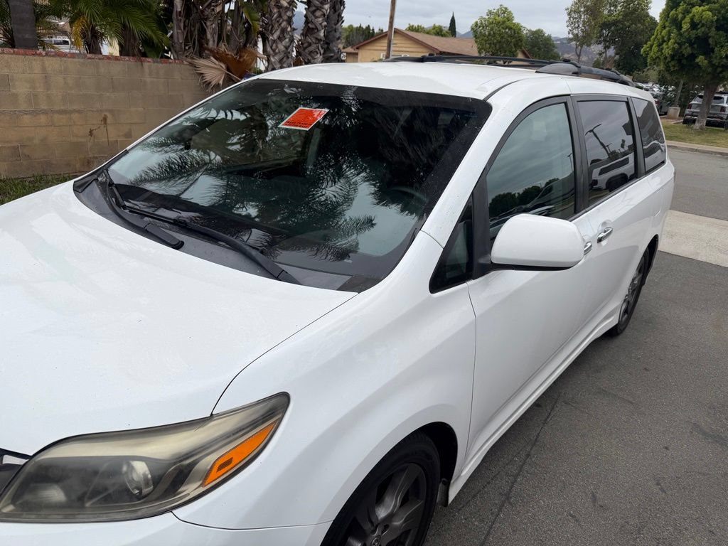 Used 2017 Toyota Sienna SE FWD image 6