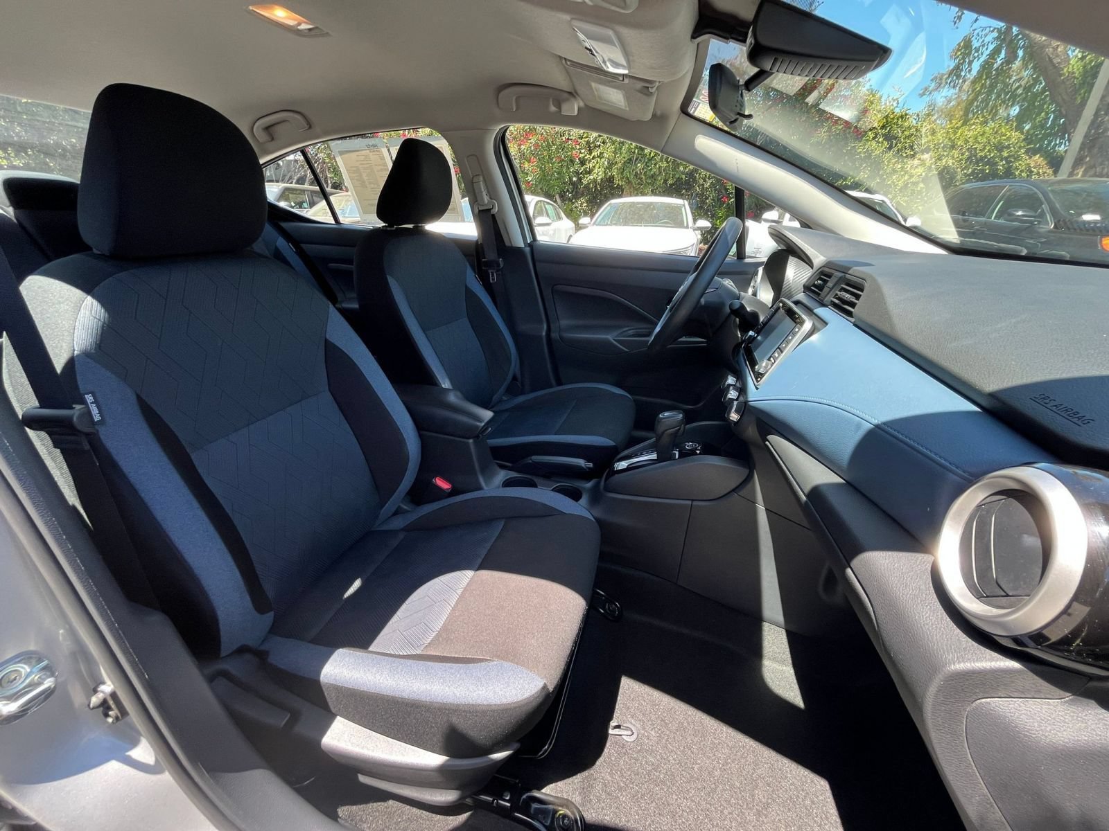Used 2025 Nissan Versa SV FWD image 34