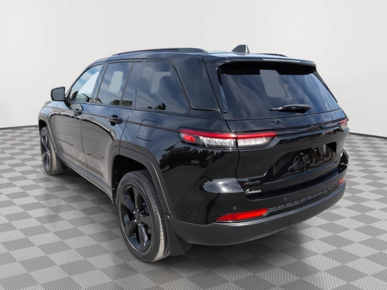 Used 2023 Jeep Grand Cherokee Altitude AWD/4WD image 7