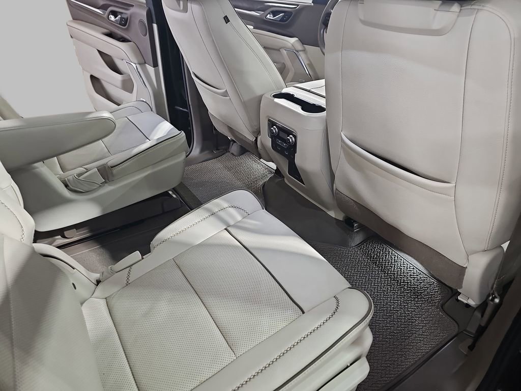 Used 2021 GMC Yukon XL Denali w/ Denali Premium Package image 14