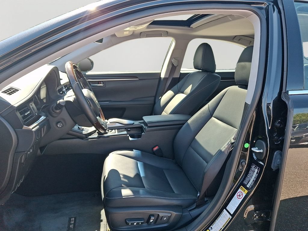 Used 2016 Lexus ES 300h w/ Navigation System Package FWD image 14