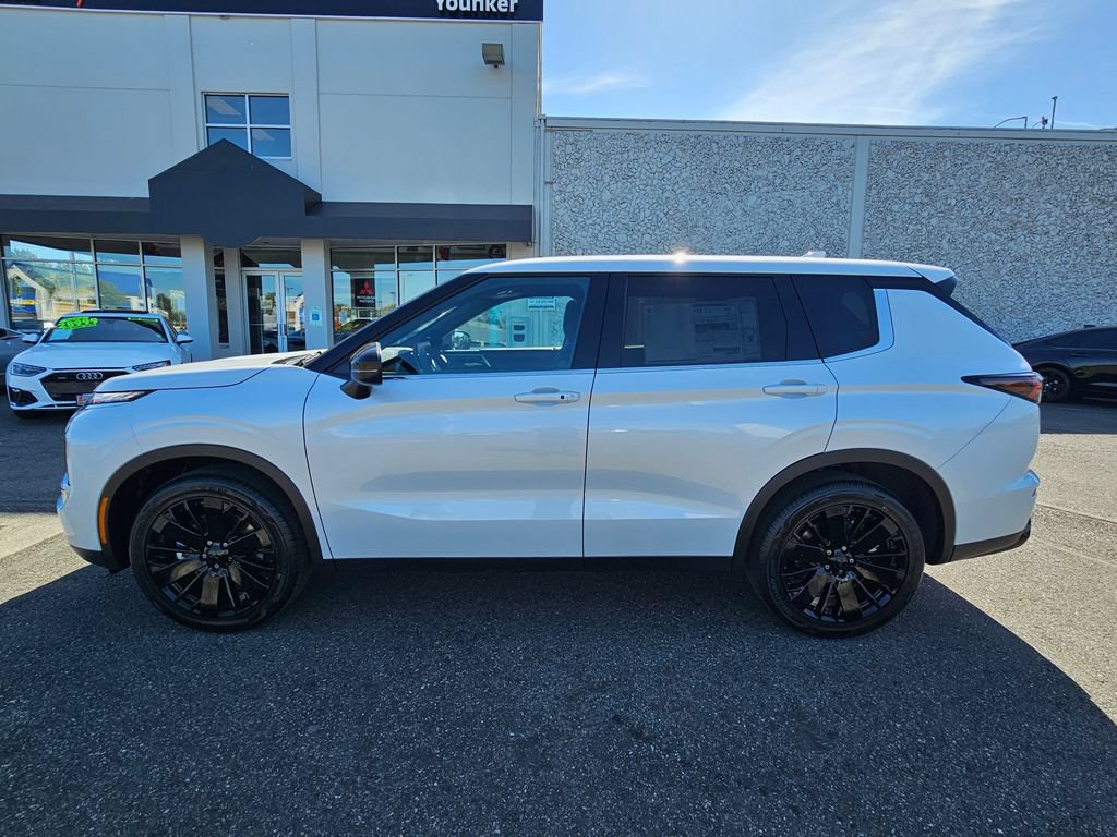 New 2026 Mitsubishi Outlander LE AWD/4WD image 8