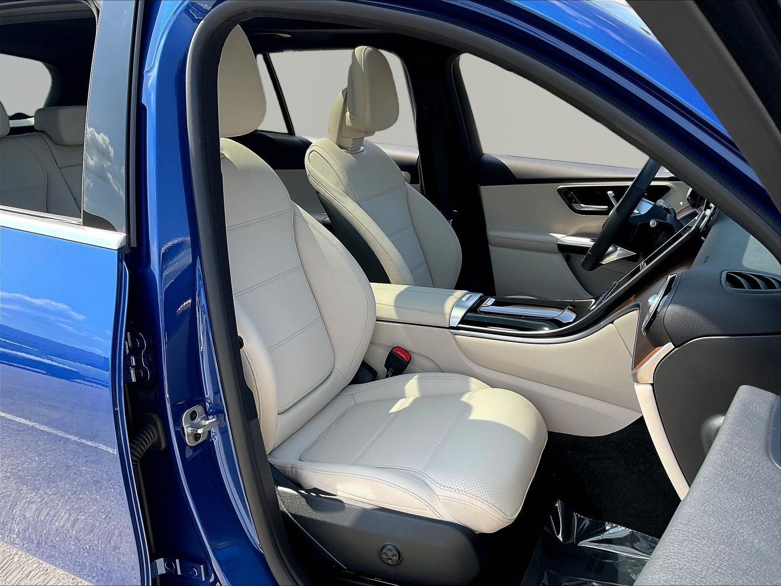 Used 2026 Mercedes-Benz GLC 300 4MATIC image 29