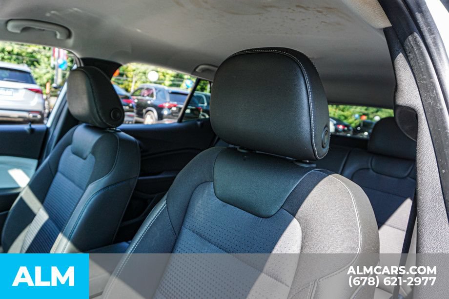 Used 2025 Chevrolet Trax LT FWD image 17