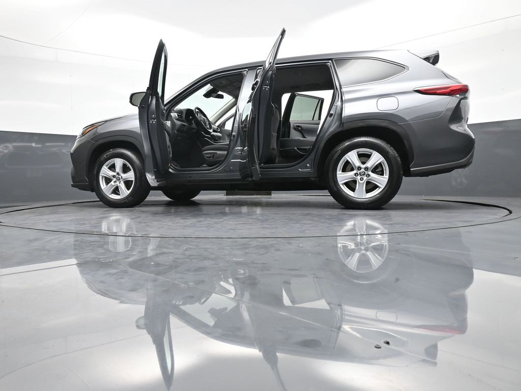 Certified 2023 Toyota Highlander L image 50