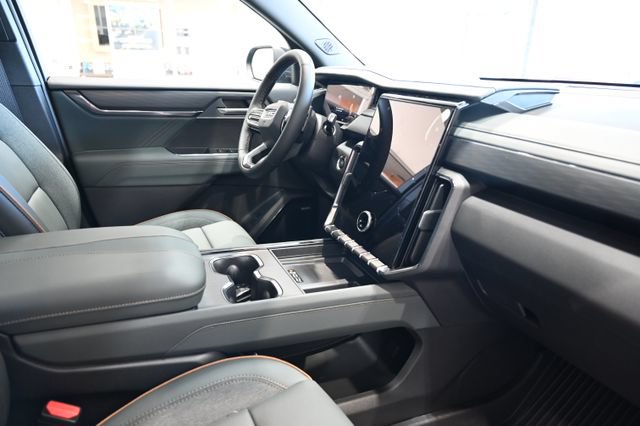 New 2026 GMC Acadia AT4 w/ Luxury Package AWD/4WD image 14