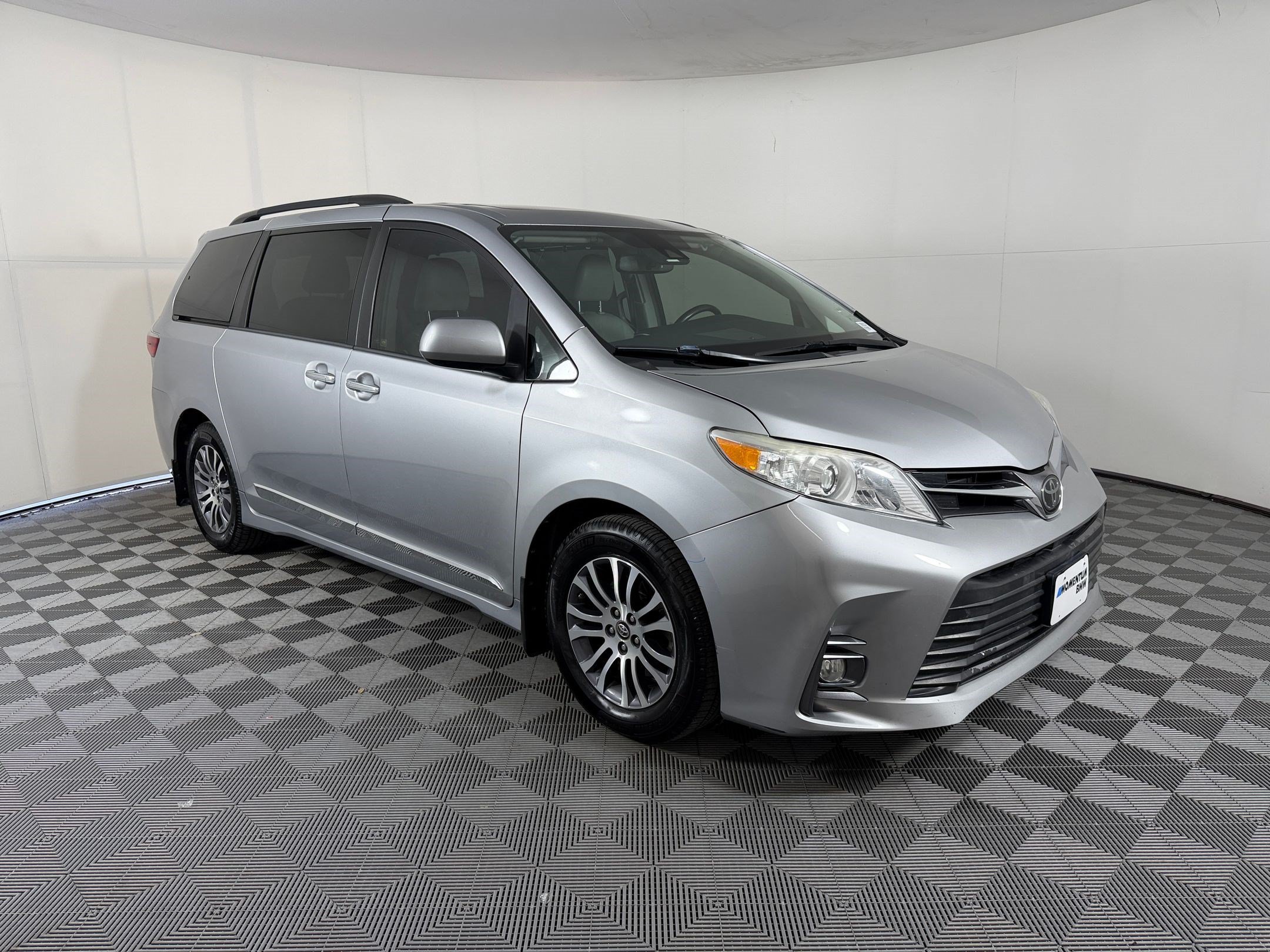 Used 2018 Toyota Sienna XLE w/ XLE Navigation Package FWD image 7