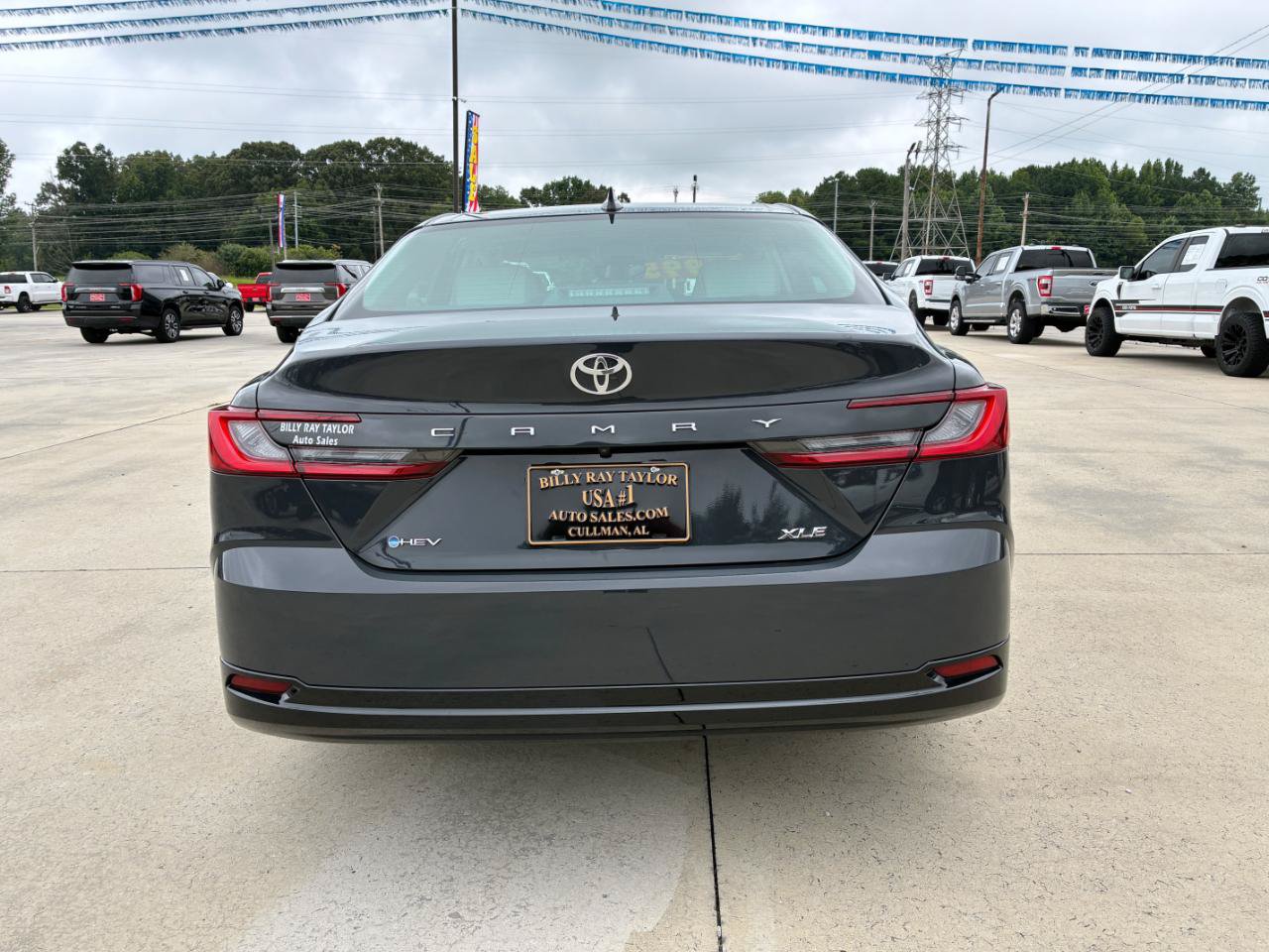 Used 2025 Toyota Camry XLE FWD image 6