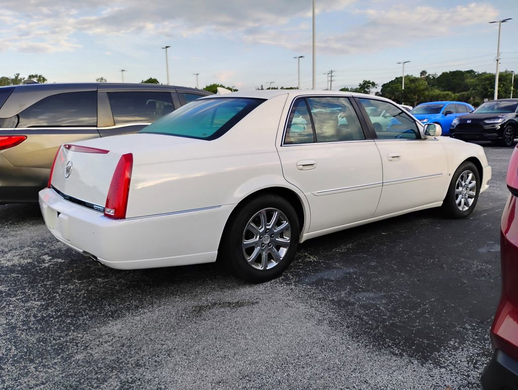 Used 2009 Cadillac DTS FWD image 3