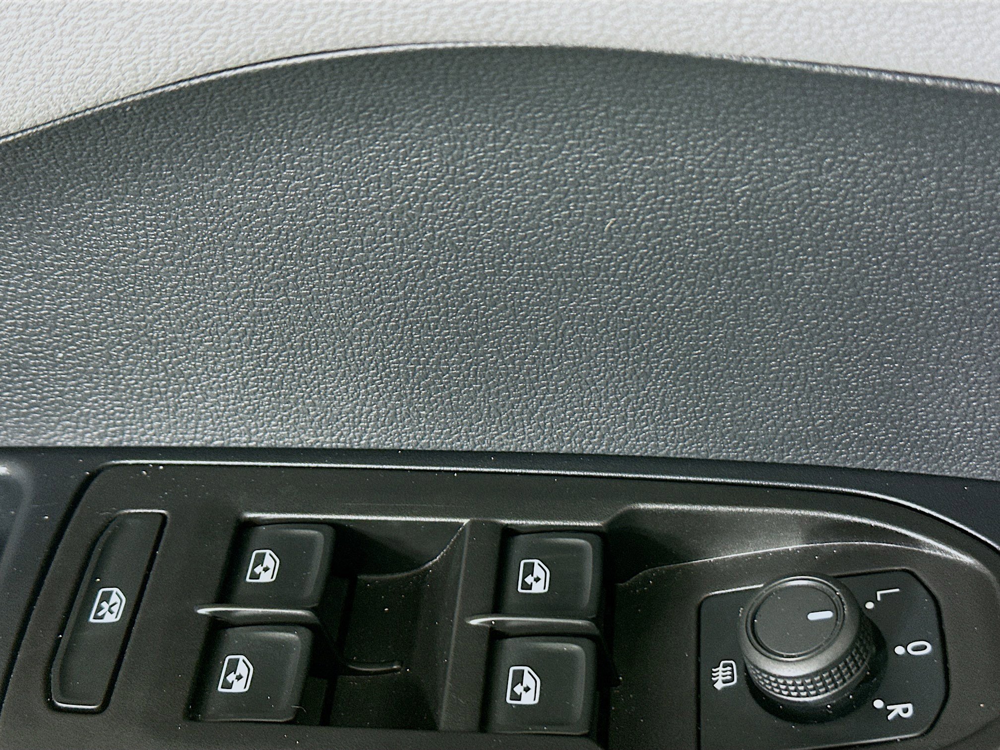 Used 2024 Volkswagen Taos SE image 14