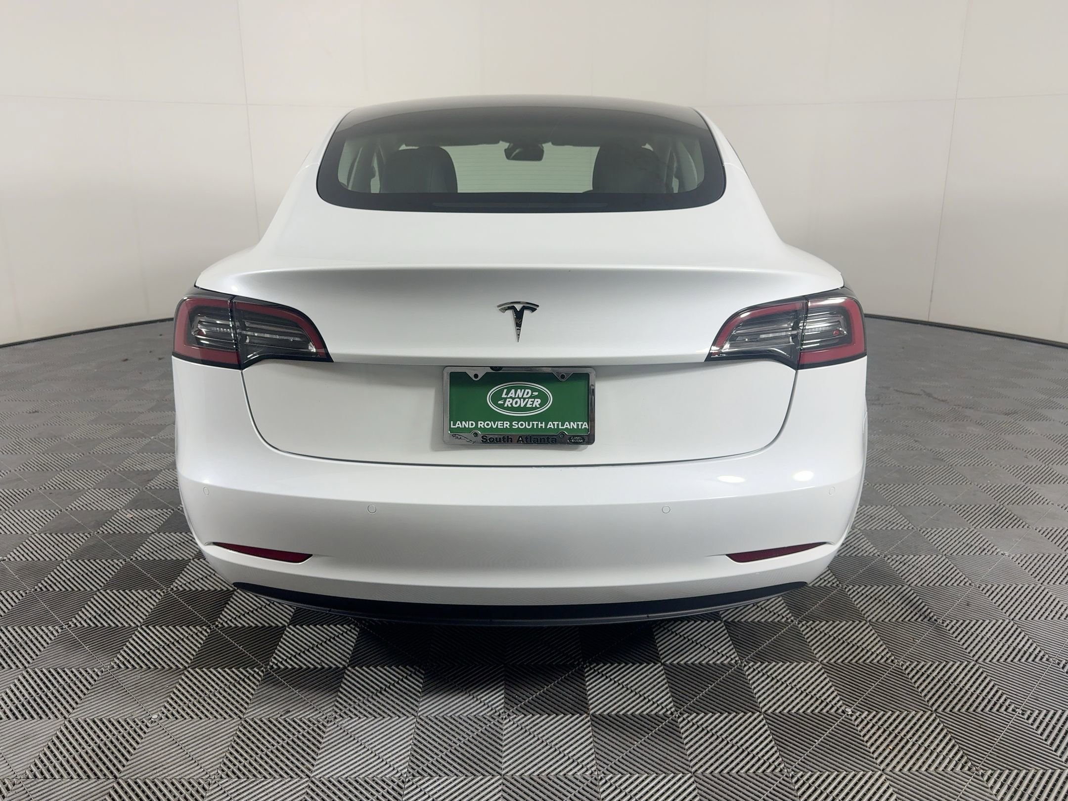 Used 2022 Tesla Model 3 Standard Range image 9