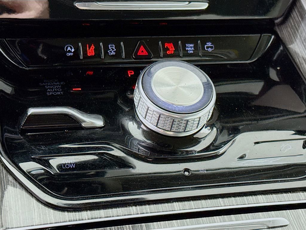 Used 2022 Jeep Wagoneer Series III w/ Flexible Seating Group image 12