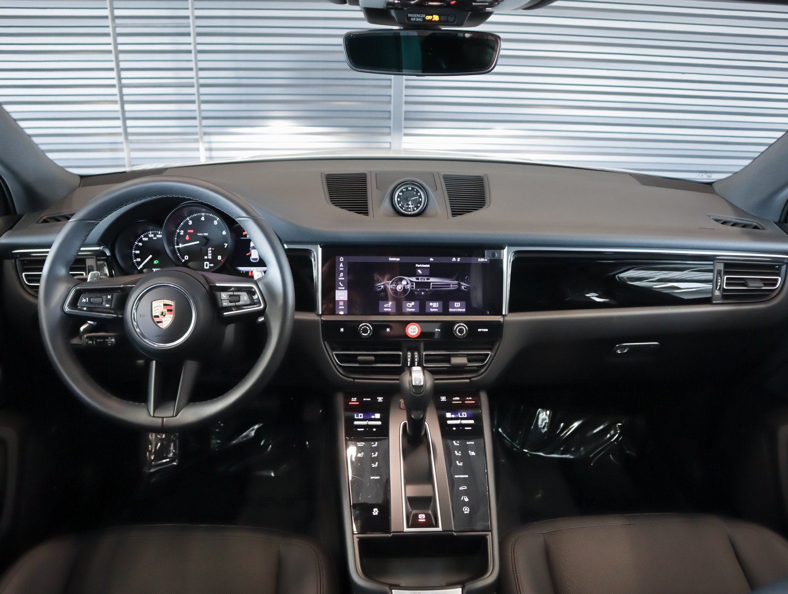Used 2026 Porsche Macan AWD/4WD image 12