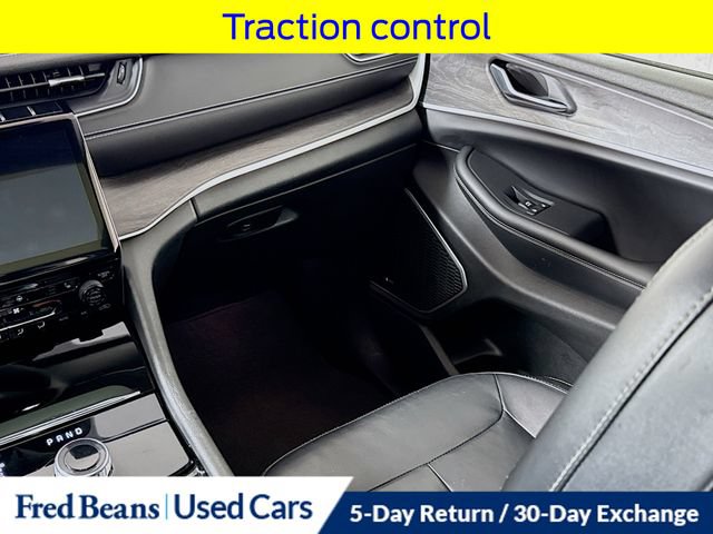 Used 2022 Jeep Grand Cherokee L Limited AWD/4WD image 32