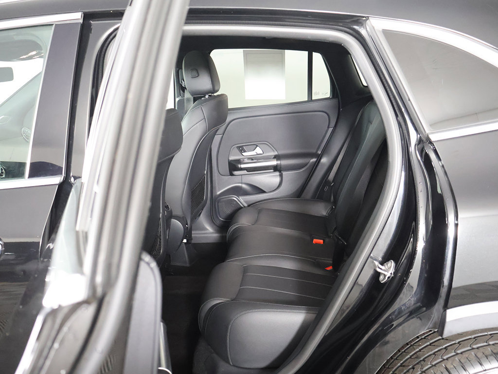 Used 2023 Mercedes-Benz GLA 250 4MATIC w/ Premium Package image 28