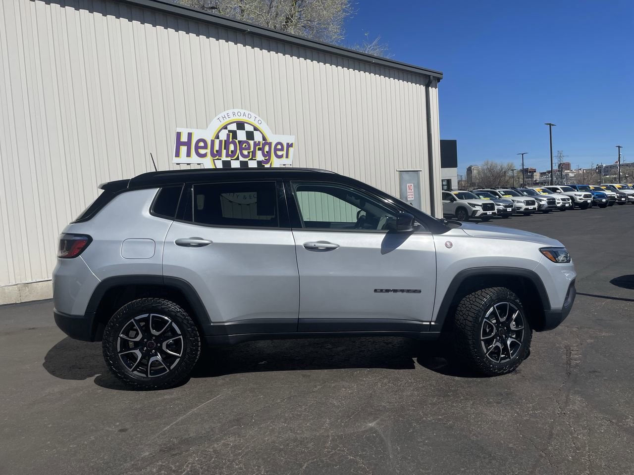 Used 2025 Jeep Compass Trailhawk AWD/4WD image 8