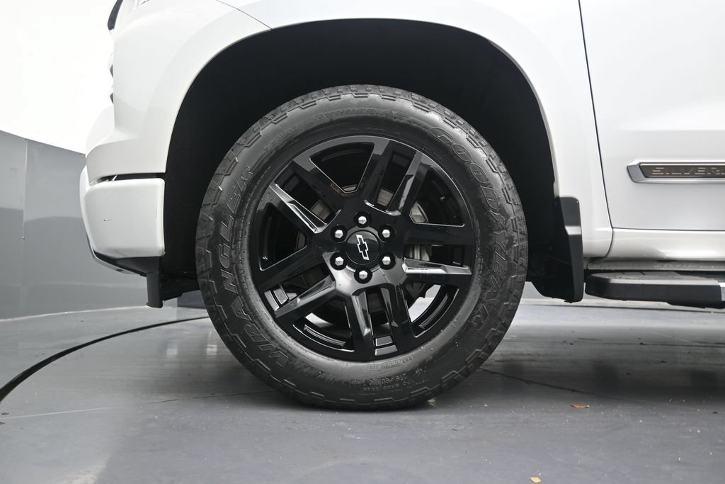 Used 2022 Chevrolet Silverado 1500 High Country w/ High Country Premium Package AWD/4WD image 10