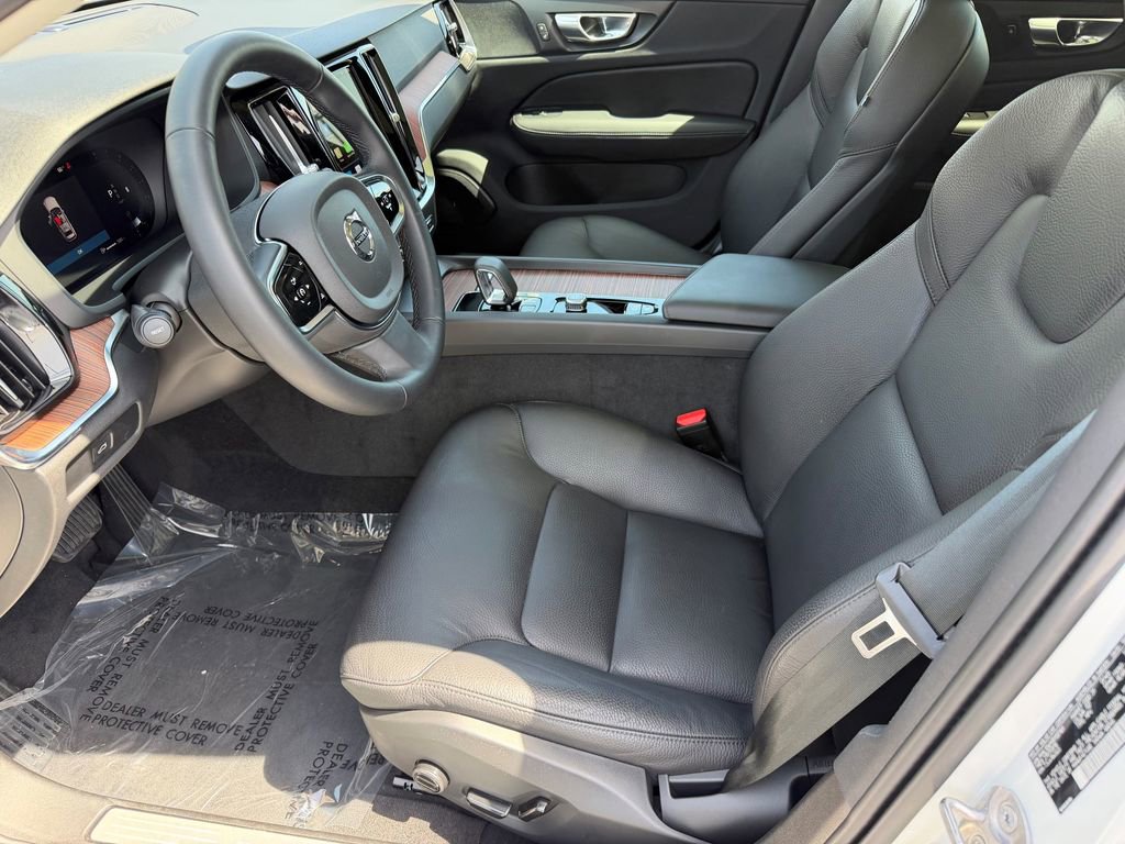 Used 2024 Volvo V60 B5 Cross Country Plus AWD/4WD image 3