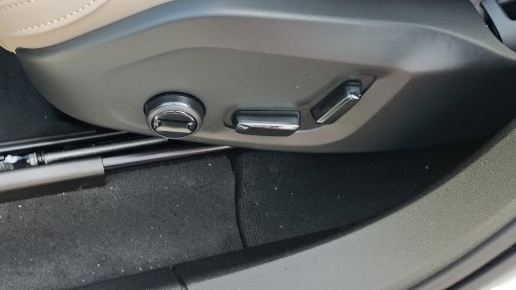 New 2026 Volvo XC60 B5 Plus w/ Protection Package Premier image 10