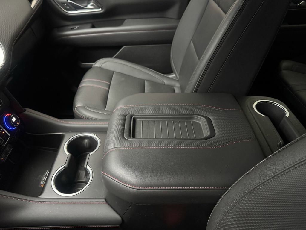 Used 2022 Chevrolet Suburban RST w/ Sport Performance Package image 28