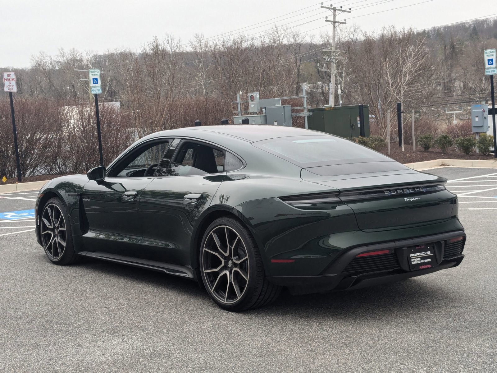 Used 2025 Porsche Taycan image 4