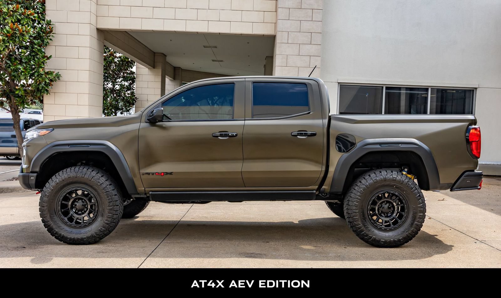 Used 2024 GMC Canyon AT4X w/ AT4X AEV Edition AWD/4WD image 5