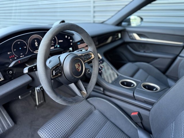 New 2025 Porsche Taycan 4S image 4