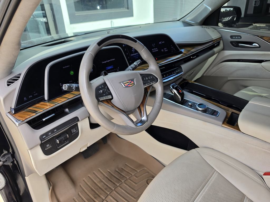 Used 2023 Cadillac Escalade ESV Sport Platinum w/ LPO, ONYX Package RWD image 18