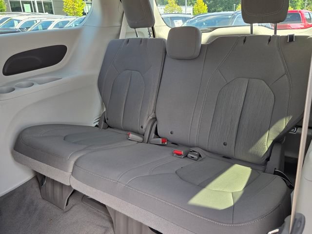 Used 2019 Chrysler Pacifica Touring Plus w/ Advanced Safetytec Group FWD image 12