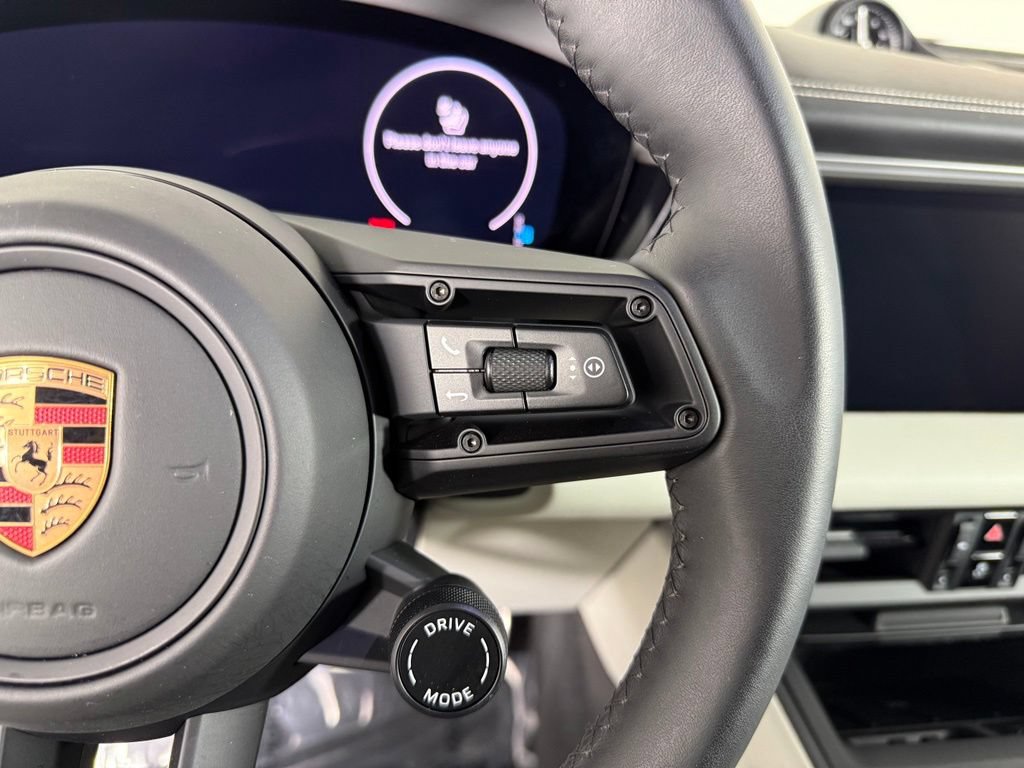 Certified 2025 Porsche Macan 4S Electric AWD/4WD image 29
