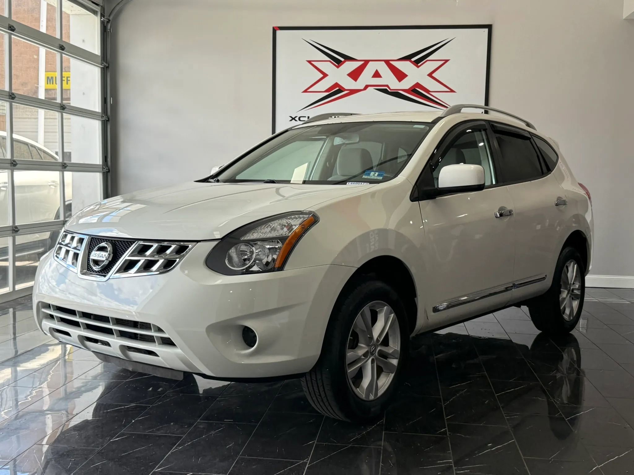 Used 2013 Nissan Rogue SV image 3