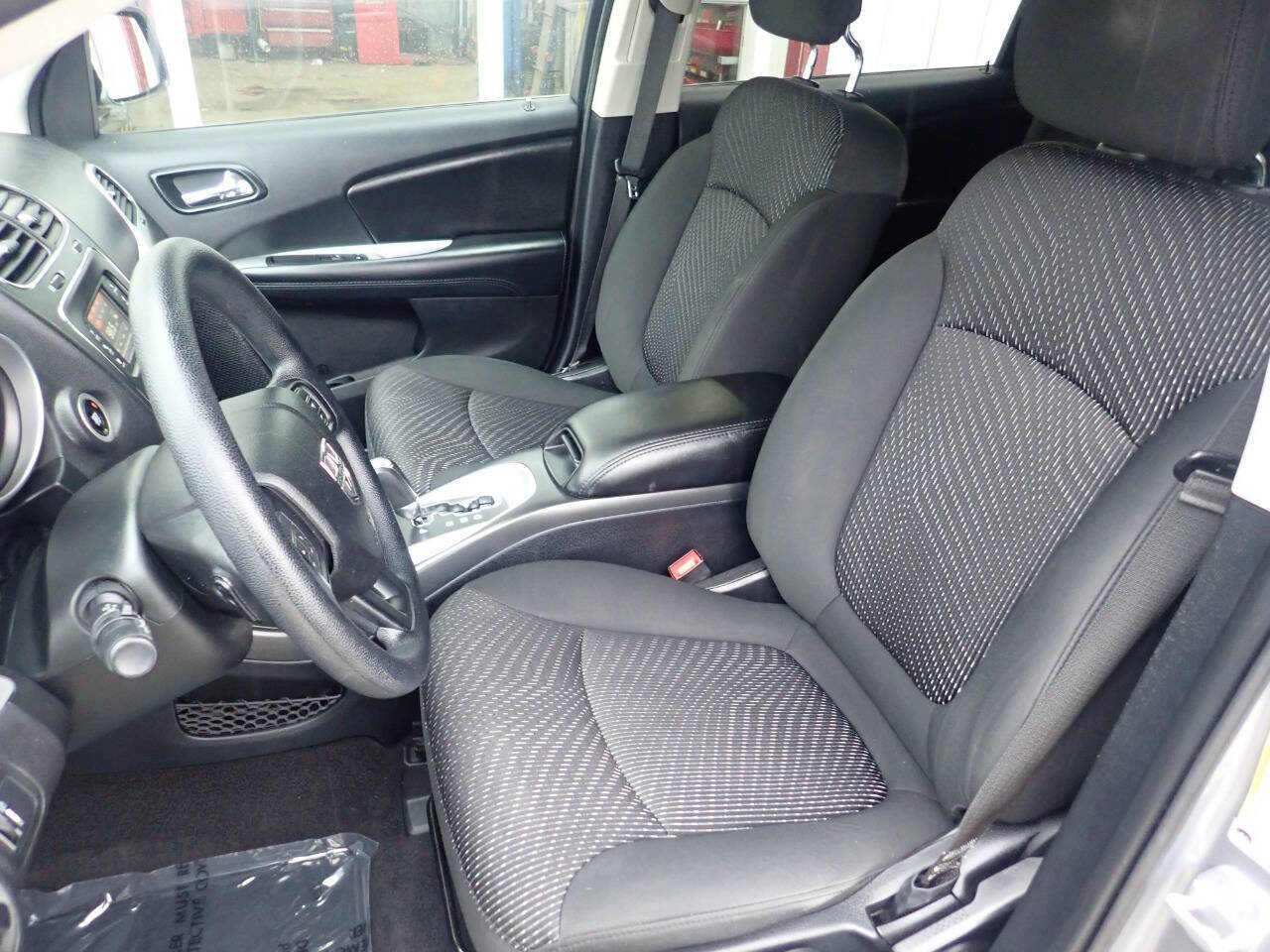 Used 2018 Dodge Journey SE image 8