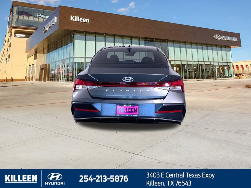 Used 2025 Hyundai Elantra SEL FWD image 8