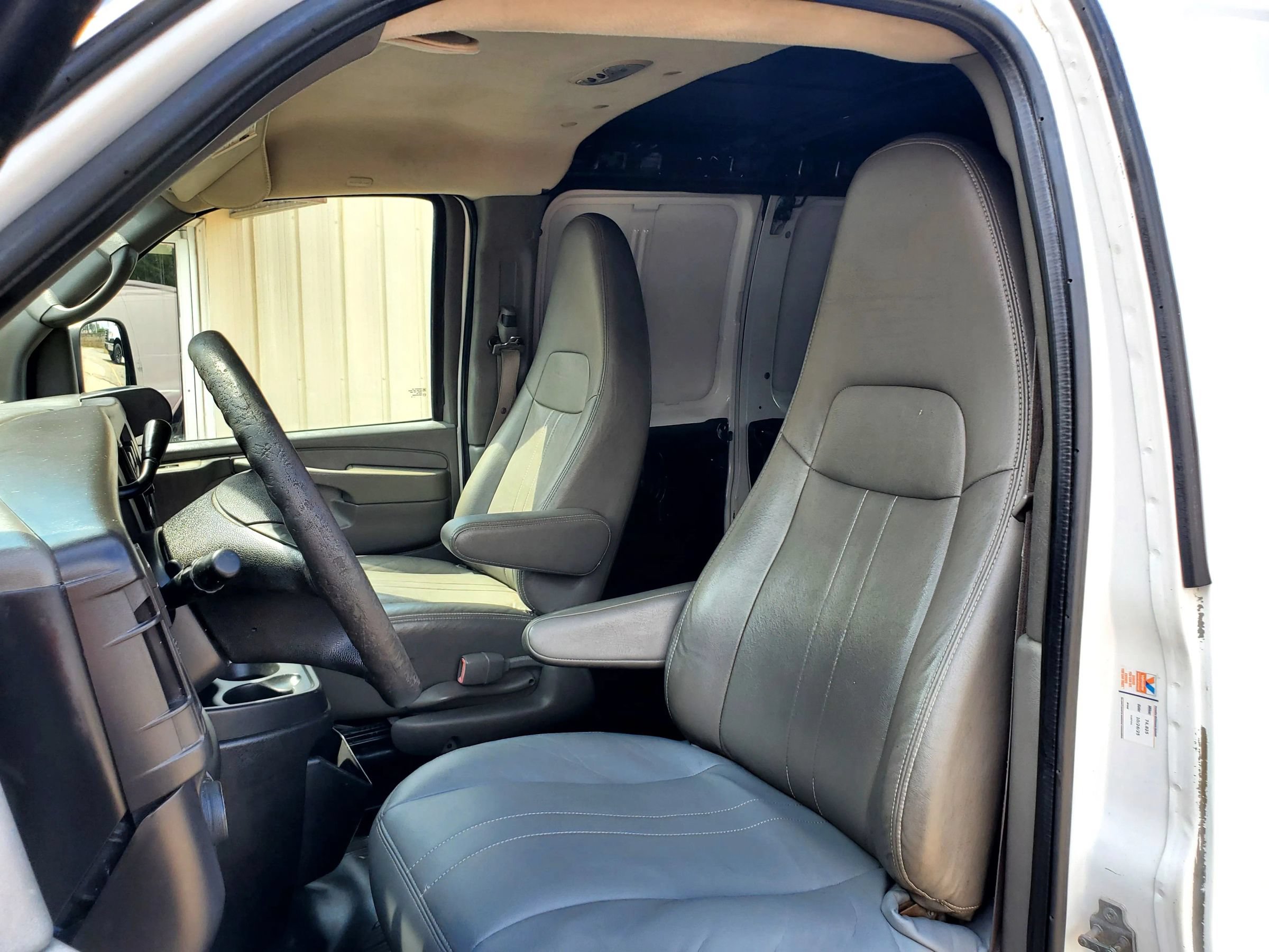 Used 2014 Chevrolet Express 1500 RWD image 3