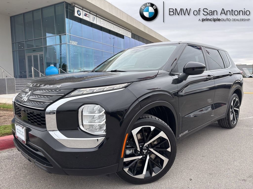 Used 2022 Mitsubishi Outlander ES image 1