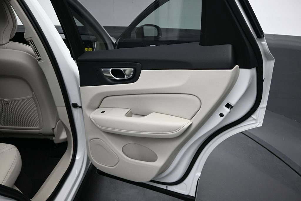 New 2026 Volvo XC60 B5 Ultra w/ Climate Package AWD/4WD image 17
