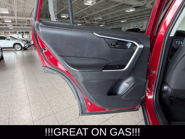 Used 2022 Toyota RAV4 LE AWD/4WD image 20