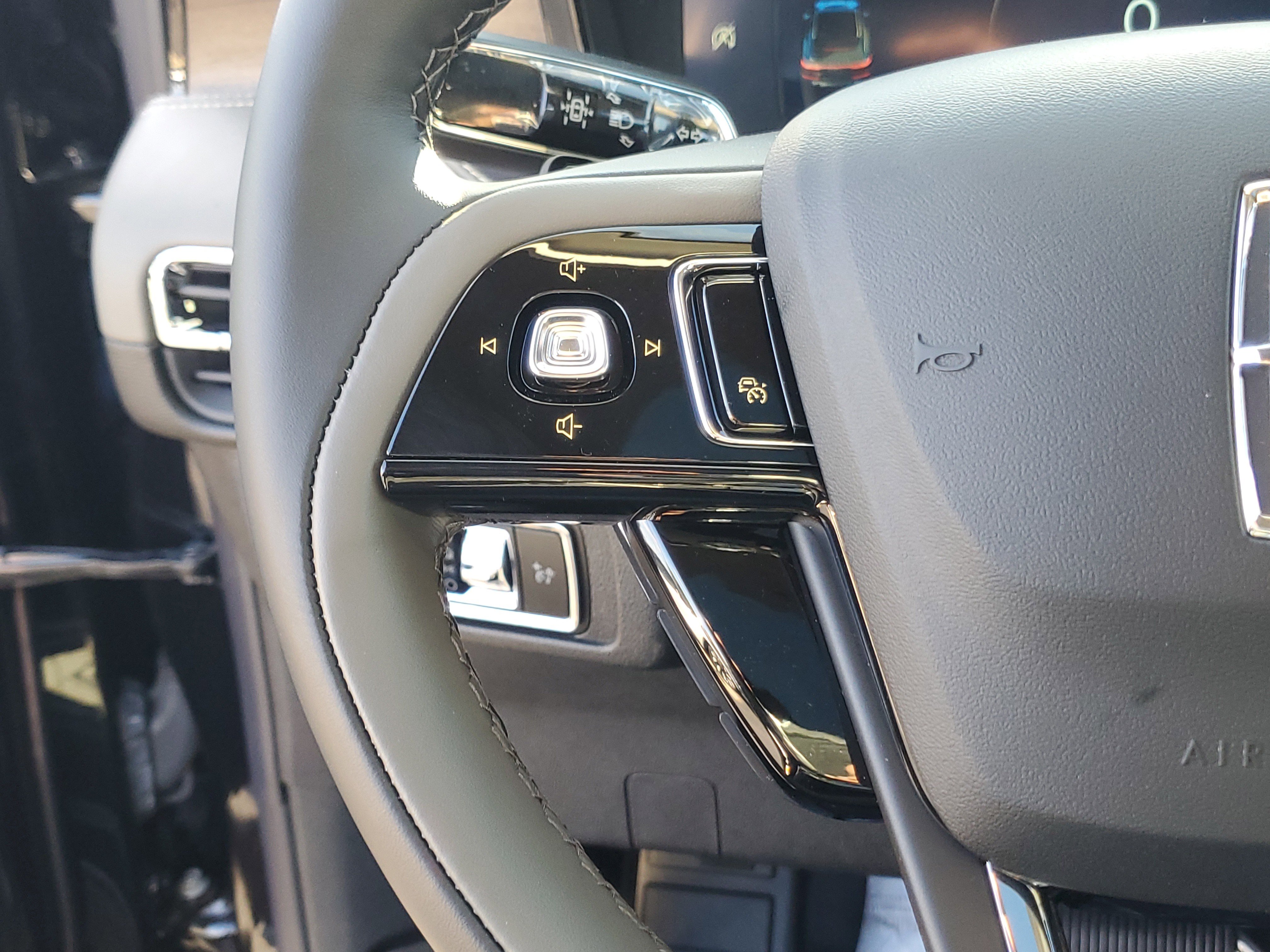 New 2025 Lincoln Corsair Reserve image 17