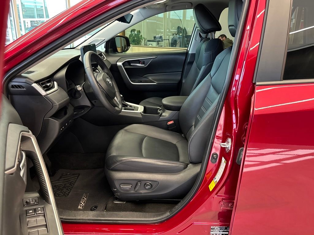 Used 2023 Toyota RAV4 XLE Premium image 13