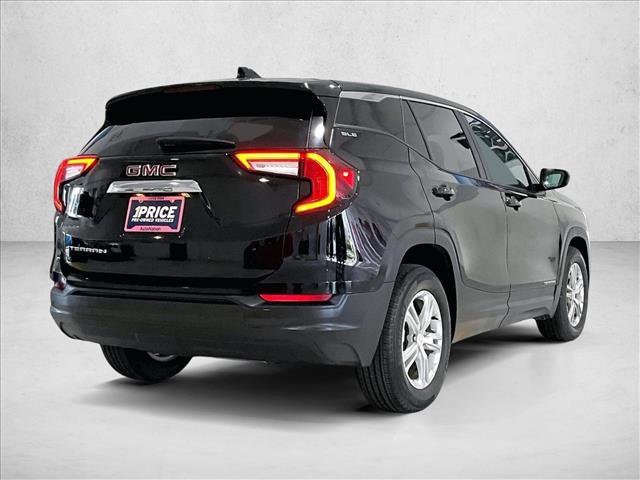 Used 2023 GMC Terrain SLE FWD image 2