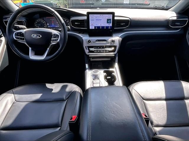 Used 2024 Ford Explorer XLT w/ Equipment Group 202A AWD/4WD image 16