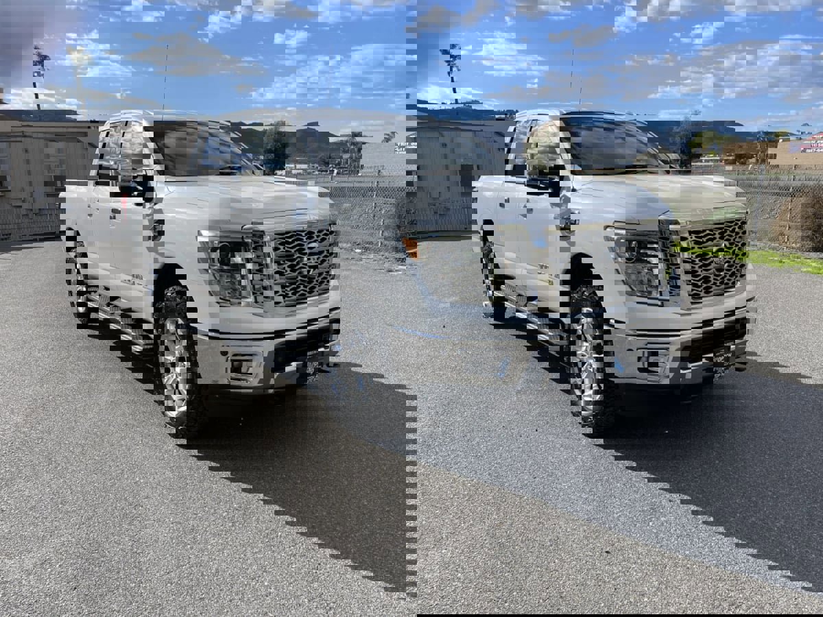 Used 2016 Nissan Titan SL image 3