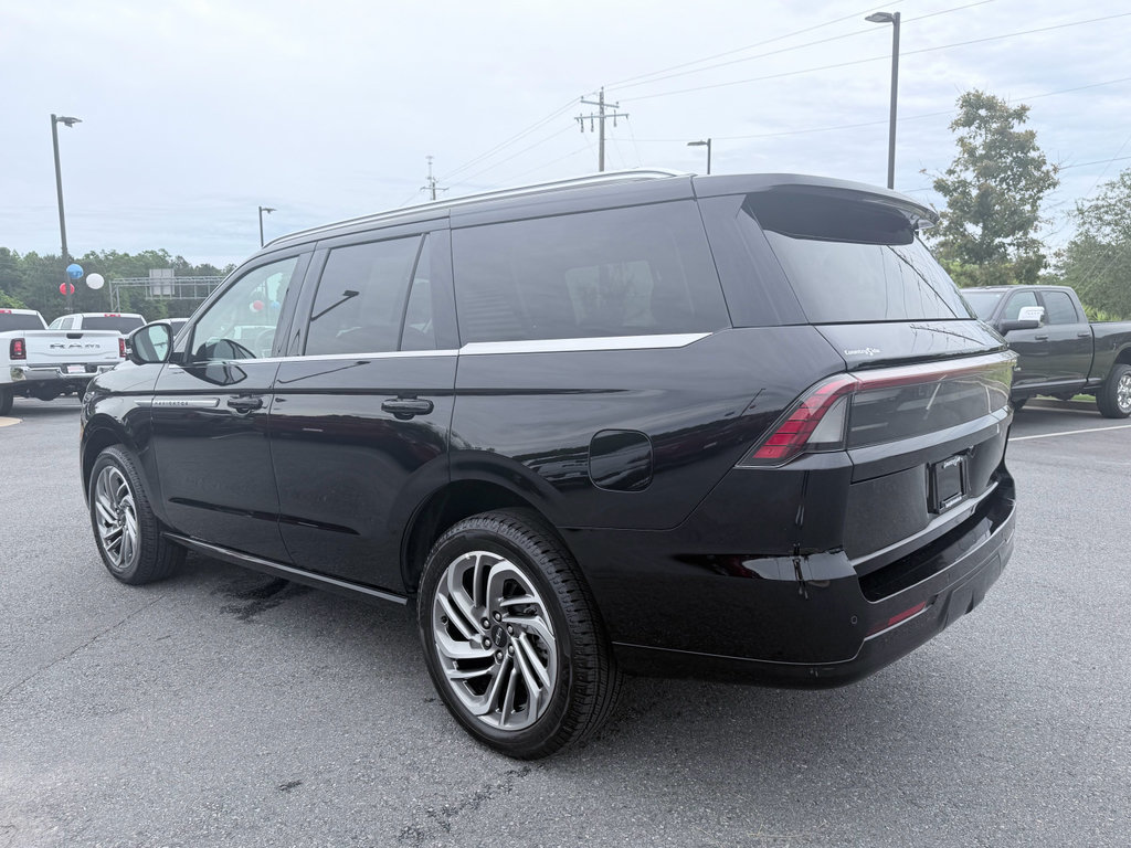 Used 2026 Lincoln Navigator Reserve AWD/4WD image 7